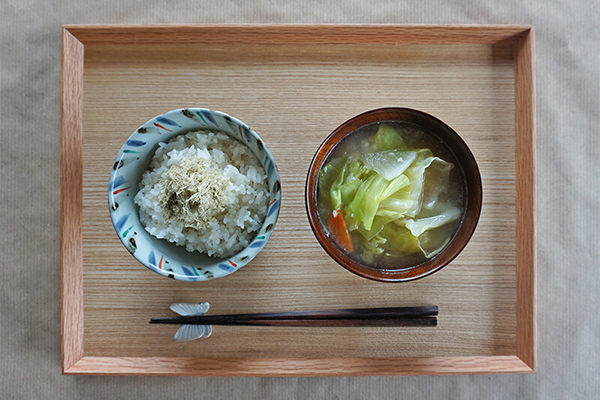 パンに合う味噌汁? 春野菜を使った具だくさんの味噌汁