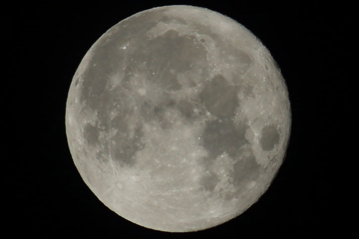 【2026年最新版】スーパームーンが見られるのはいつ？過去最大の大きさやスピリチュアルな意味、画像も紹介