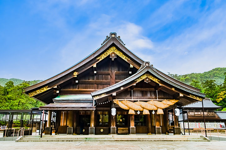 お寺と神社の違いとは？子どもでもわかる見分け方や参拝方法を解説