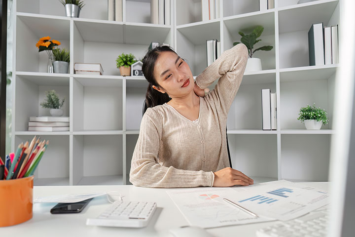 独り言が多い人の特徴・性格・心理とは？うざいと感じてしまうときの対処法も解説！