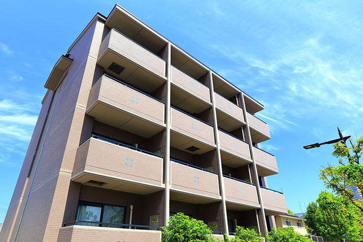 マンションと戸建て住宅のメリット・デメリットを解説！新築・中古や購入・賃貸の違いも紹介