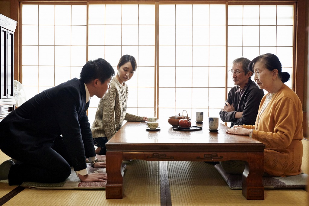 結婚挨拶に行くときの服装や手土産は！？準備〜当日の流れ・お礼状も解説！の画像01