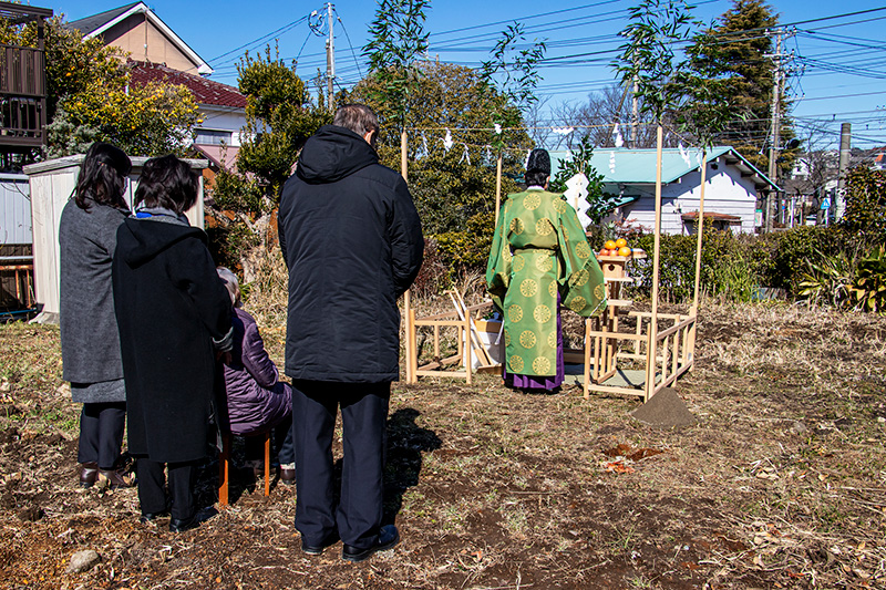 地鎮祭の服装はジーパンNG？男性・女性・春夏秋冬の具体例の画像01