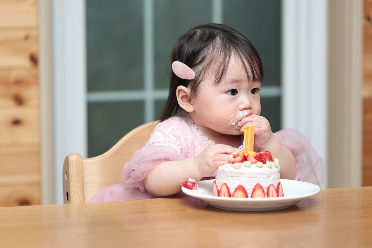 スマッシュケーキで1歳の誕生日を祝おう！おすすめの祝い方と簡単おしゃれなレシピを紹介の画像01