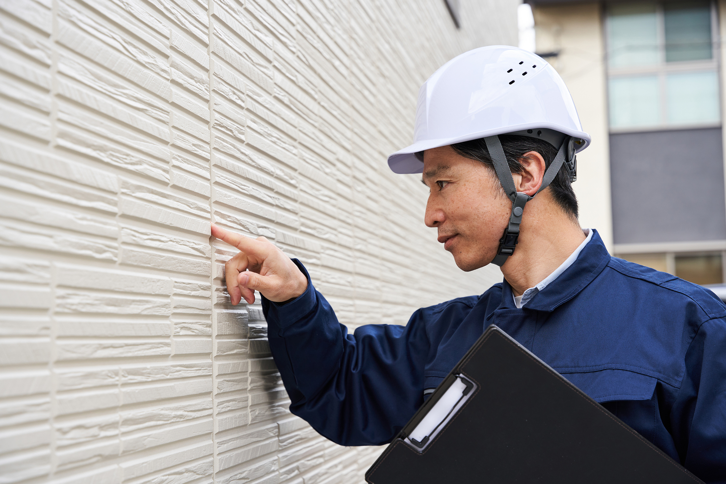 外壁コーキングの寿命は5〜10年!劣化症状や放置リスク、補修費用を徹底解説