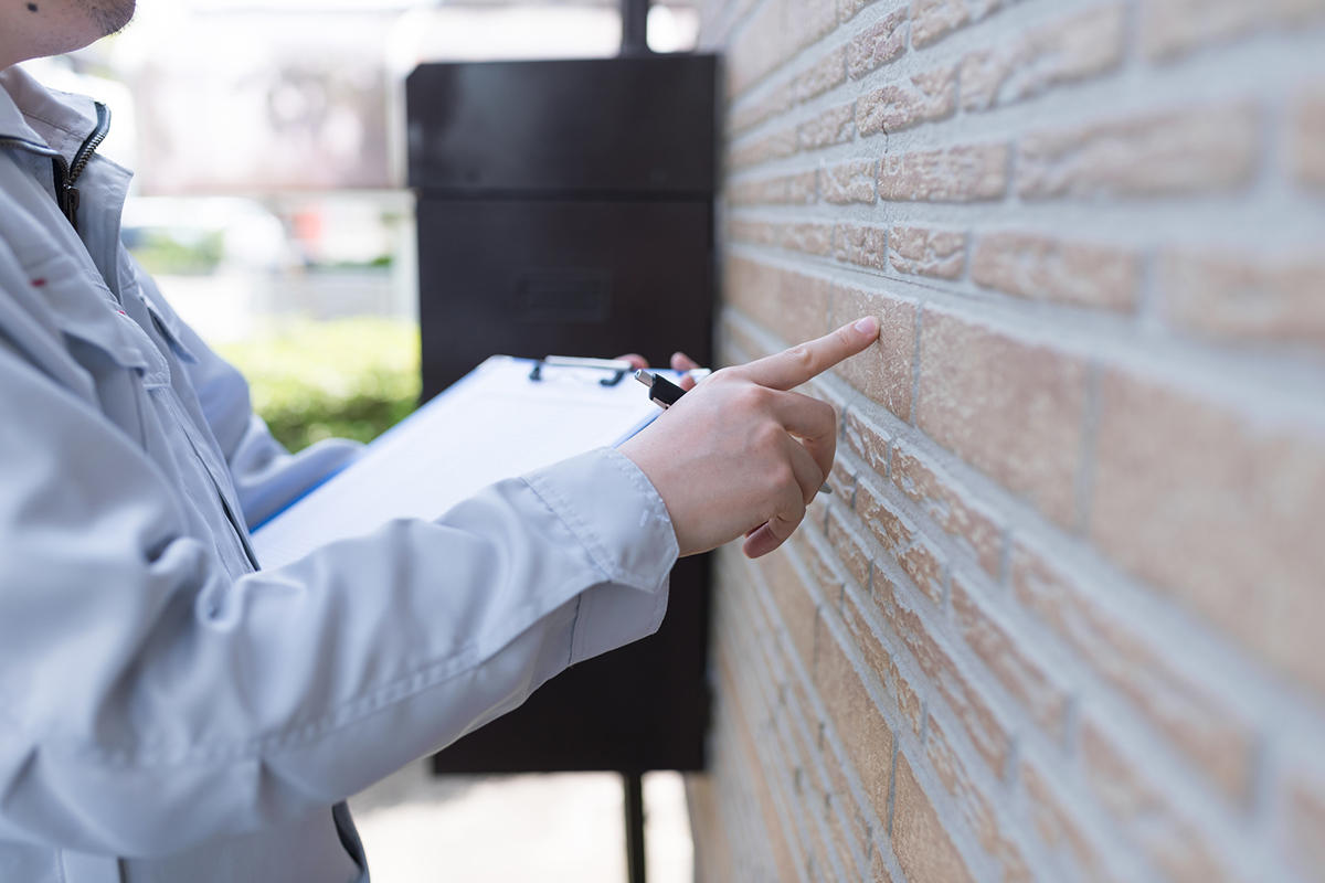 外壁コーキングの寿命は5〜10年!劣化症状や放置リスク、補修費用を徹底解説