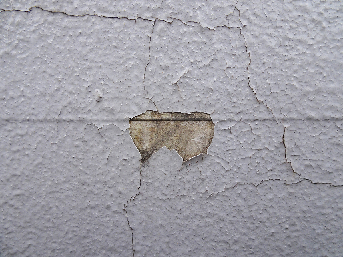 外壁コーキングの寿命は5〜10年!劣化症状や放置リスク、補修費用を徹底解説