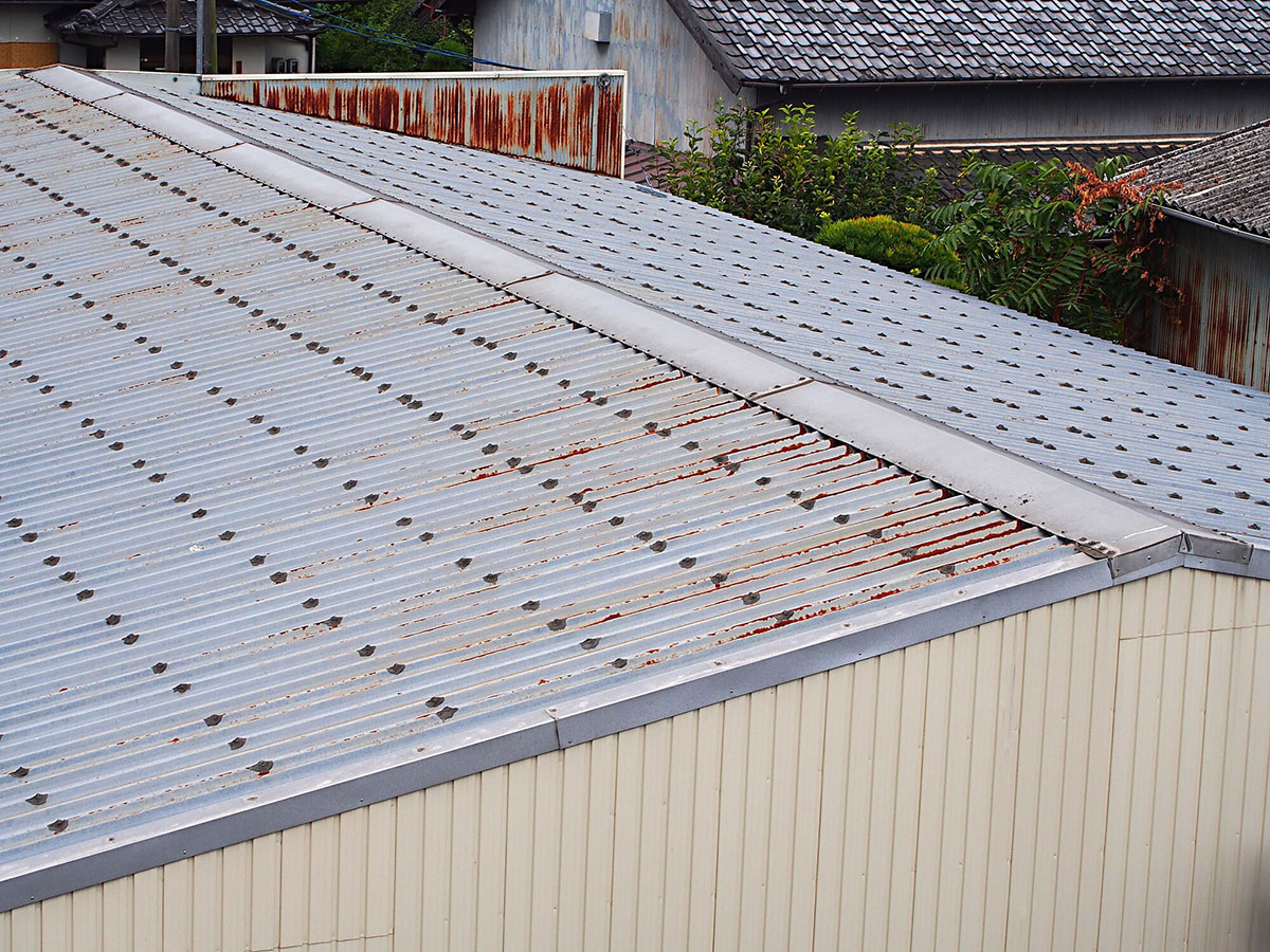 屋根修理はDIYでできる？自分で直せる範囲と屋根材別の手順・安全対策を解説