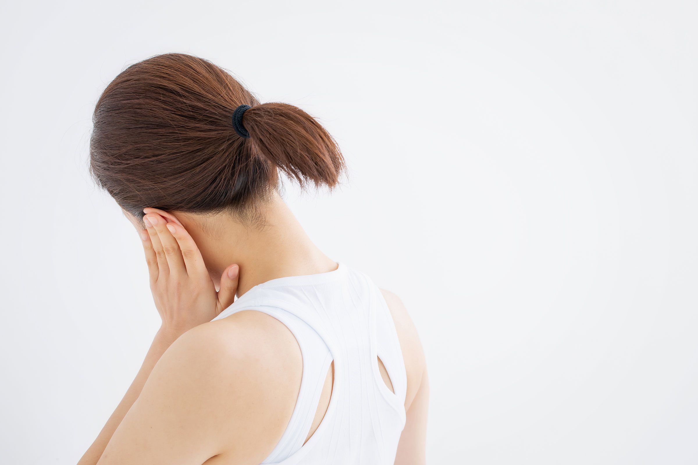 耳鳴りにはスピリチュアルな意味がある？ 左右・音・時間帯別の意味を解説の画像01