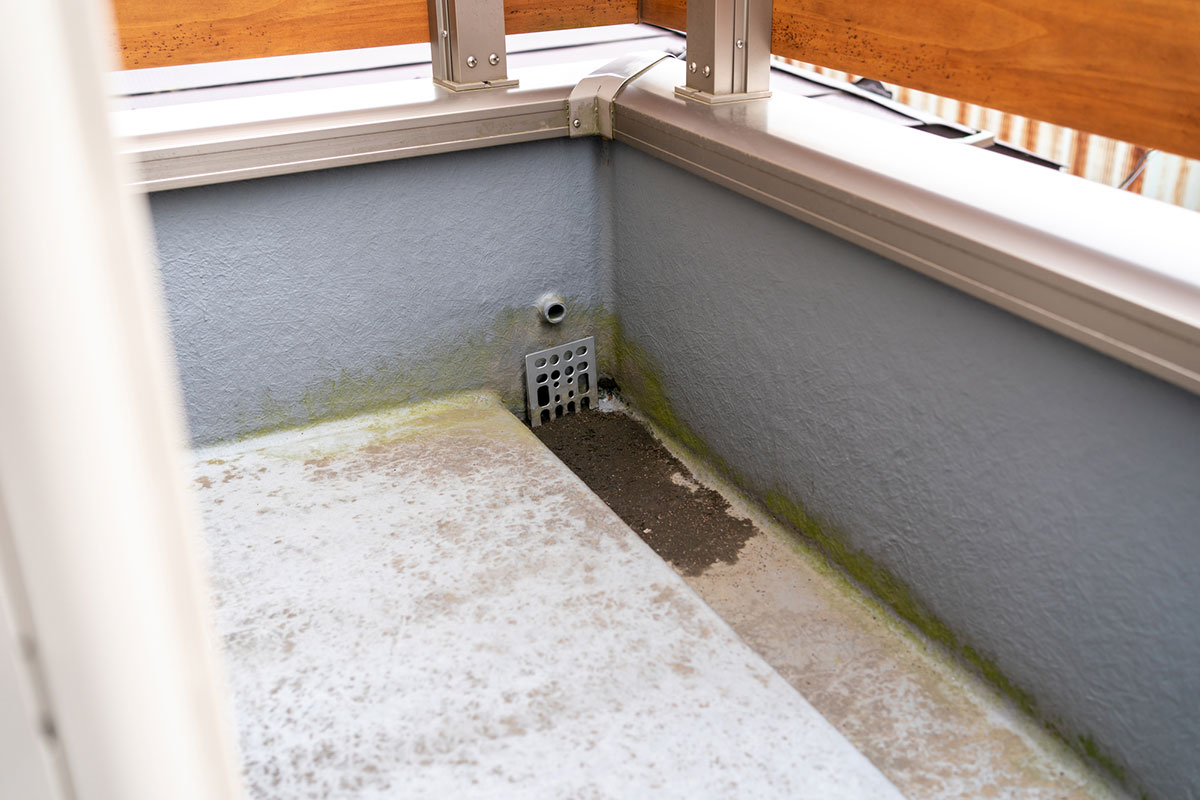 ベランダ防水工事の種類と費用相場｜劣化サインの見分け方から業者選びを解説