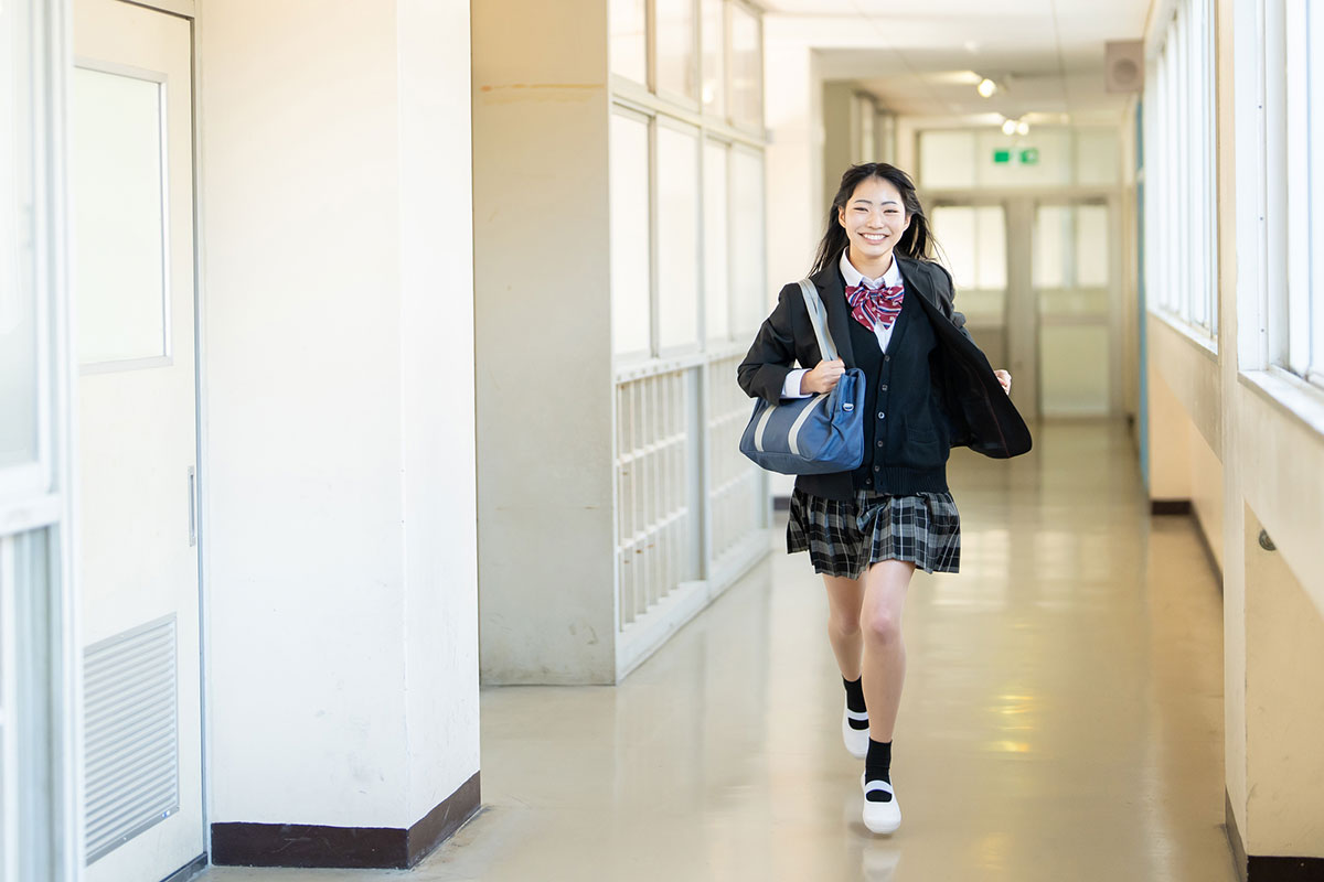 遅刻する夢の意味は？学校・仕事・寝坊など状況別に紹介の画像03