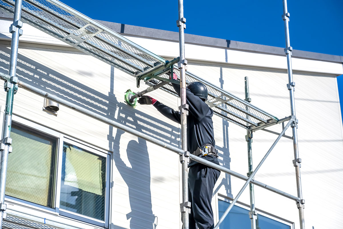 外壁補修の費用相場｜部分補修と全面改修の判断基準・業者選びのポイントを解説