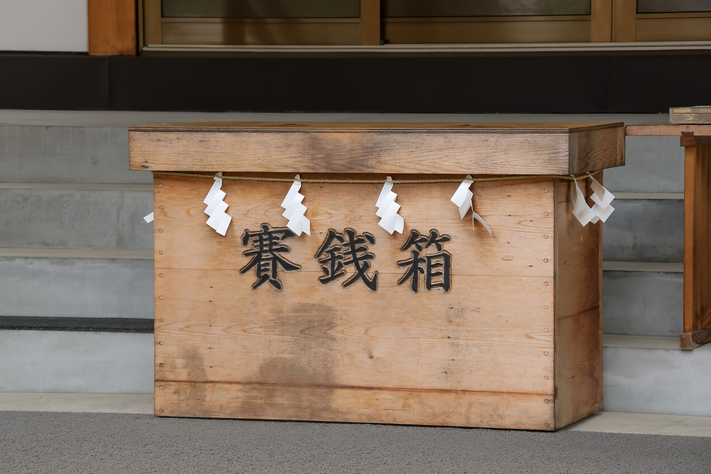 【2026年最新版】お賽銭はいくらがいい？神社・お寺の参拝方法も紹介！の画像01