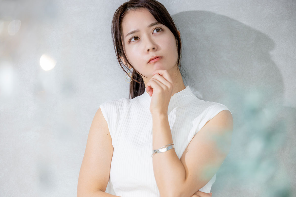 独り言が多い人の特徴・性格・心理とは?うざいと感じてしまうときの対処法も解説!の画像02